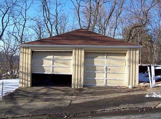 Parking Lot/Garage