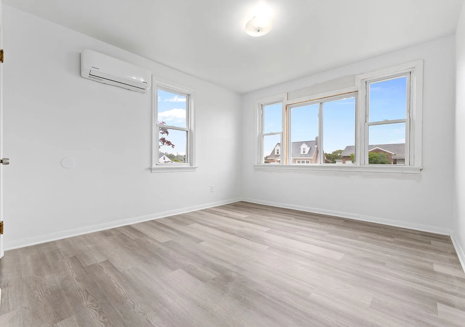 4-Bedroom Single-Family Home — Photo 4