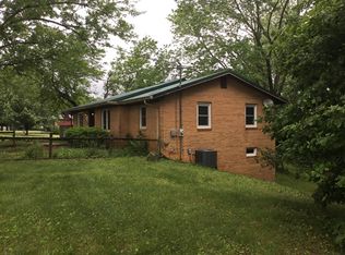 260 Hillview Dr, Livingston, TN 38570