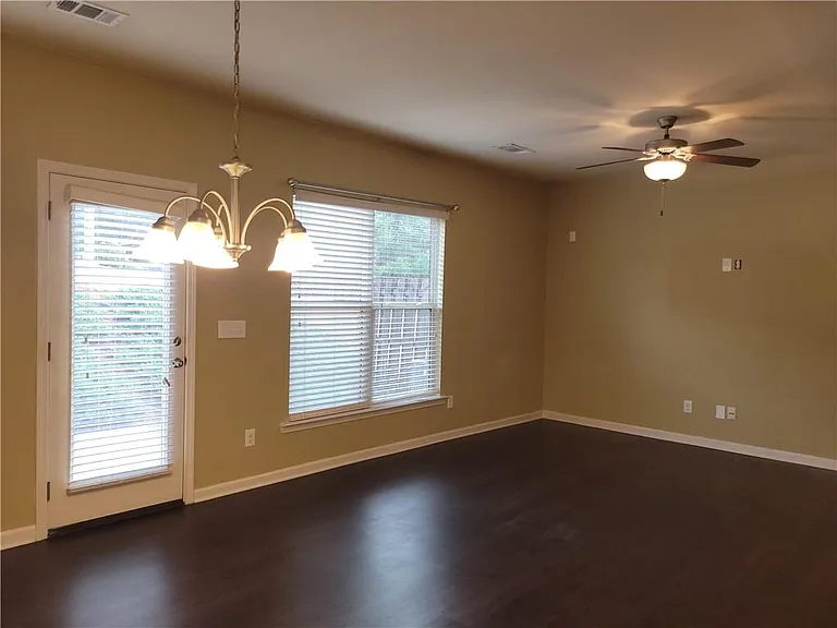 1525 Landmark Ln — Photo 4