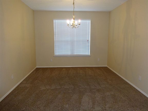 4th image of 2108 Windcastle Dr