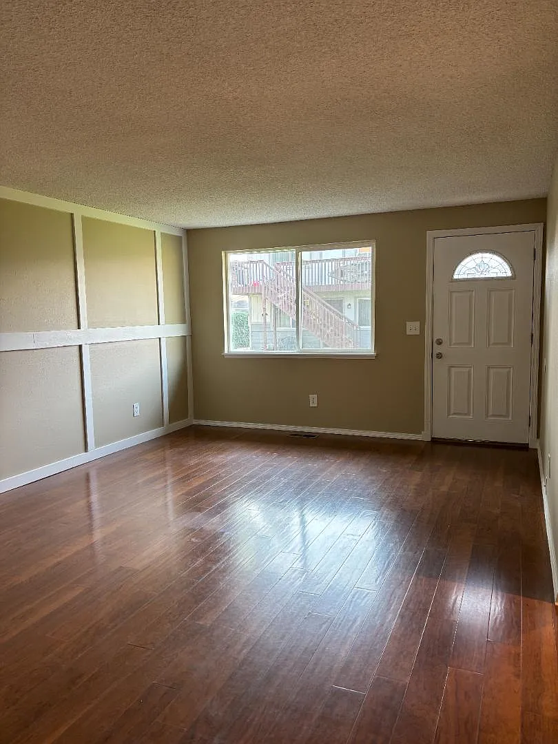 1005 S 42nd Ave - B — Photo 1