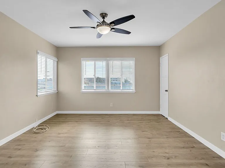 853 Emerald St — Photo 10