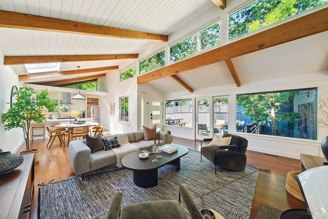 12 Oak Knoll Avenue photo 1