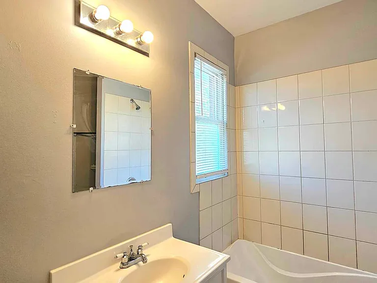 2408 Franklin St #1 — Photo 7