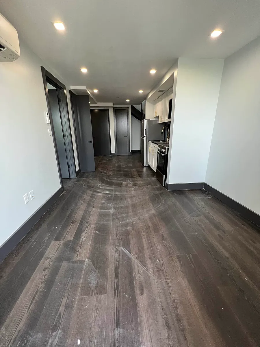 Building Photo - 870 New York Ave #10