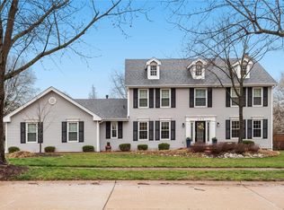 407 Hunters Hill Dr, Chesterfield, MO
