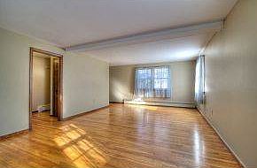 LR-lots of wall space