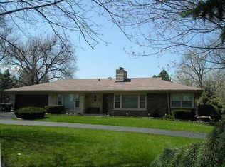 500 Ridgemoor Dr, Willowbrook, IL 60527