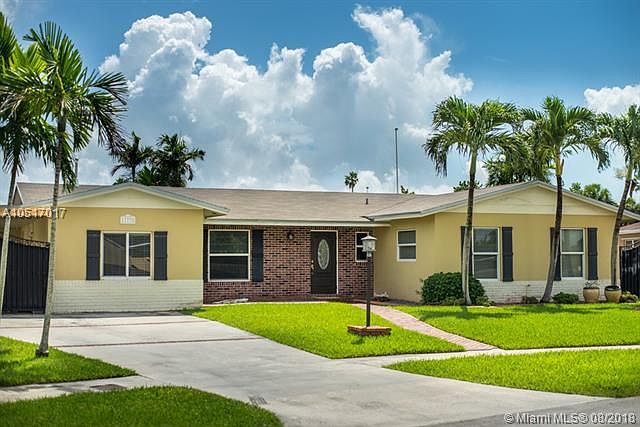 Lovely, canal front renovated home in Devon-Aire Estates.