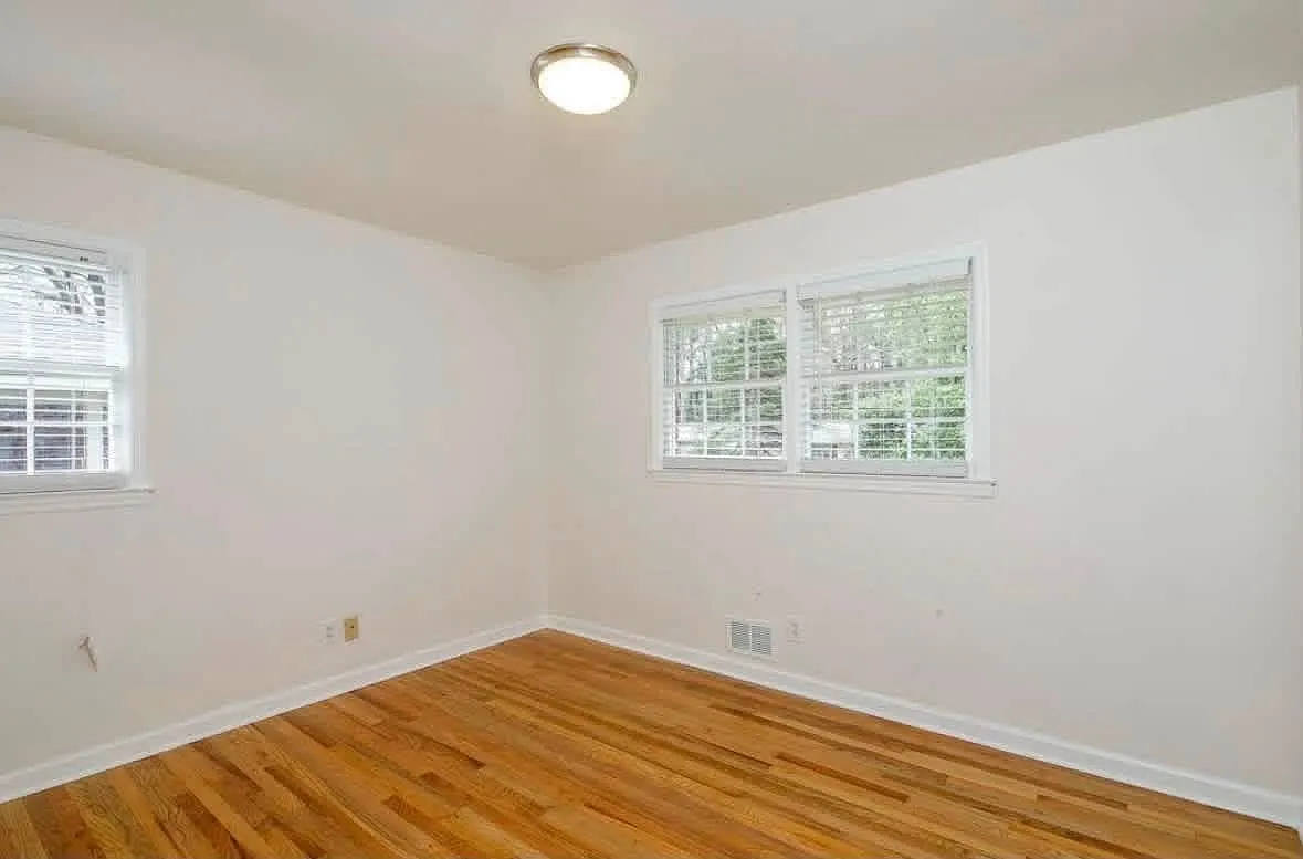 3 bed, 1075 sqft, $2,500 — Photo 1