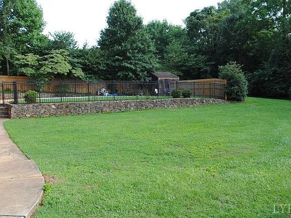 2nd image of 202 Nottingham Cir