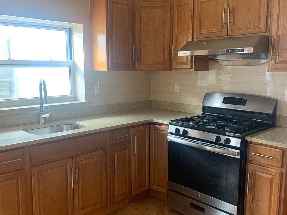 1st image of 91 Bay 8 St Floor 2