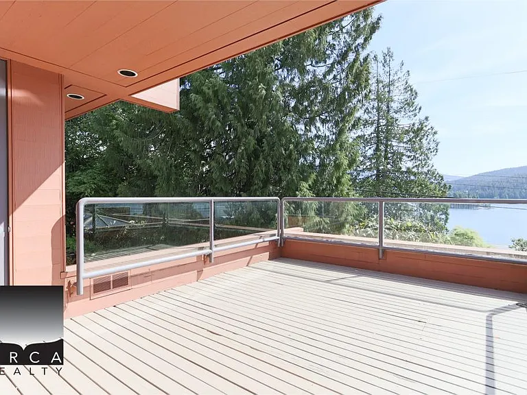687 Beachview Dr — Photo 36