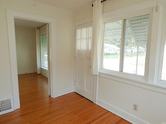 2nd image of 946 S 33rd St