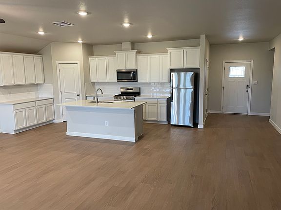 3rd image of 1405 Irigoyen St