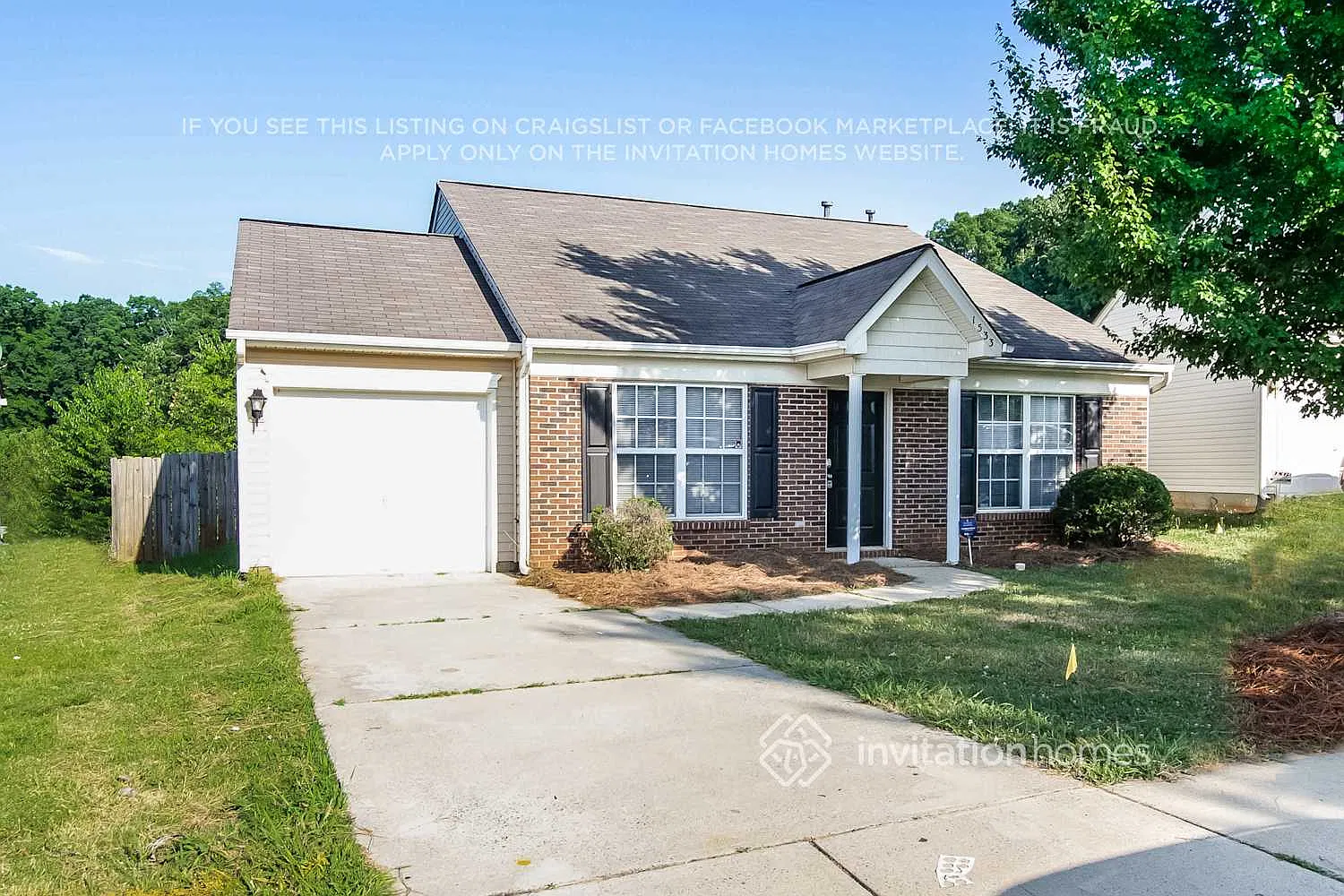 1533 Crandon Dr Charlotte, NC 28216 — Photo 2