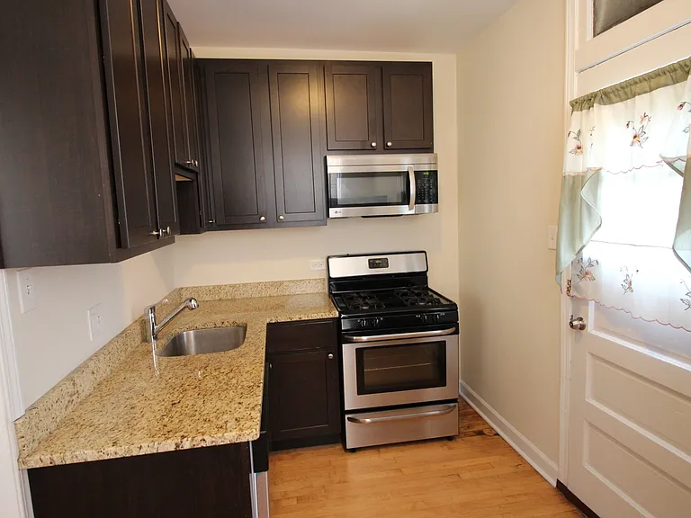 2337-43 W Rosemont Ave #6254-58 — Photo 9