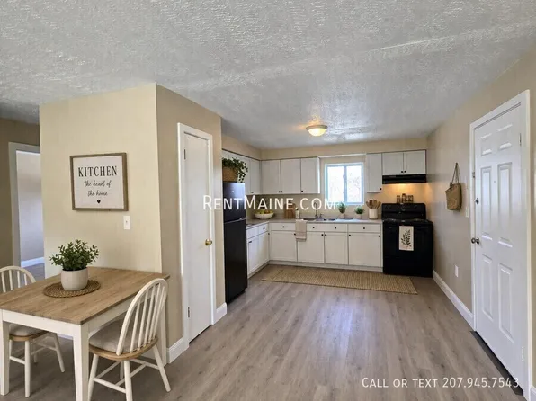 8 Hillside Ln APT 3, Lewiston, ME 04240