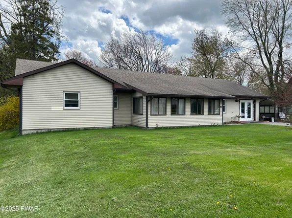 448 Cemetery Rd, Moscow, PA 18444