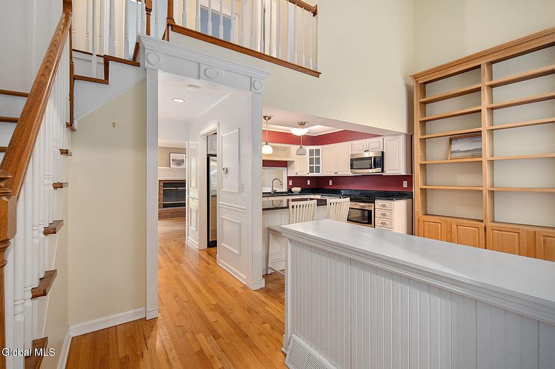 5th image of 2 Stonegate Court