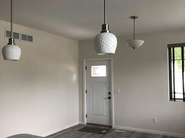 308 S Maple St, Sycamore, IL 60178