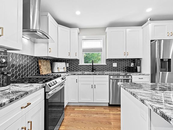 5th image of 1799 River St Suite 2