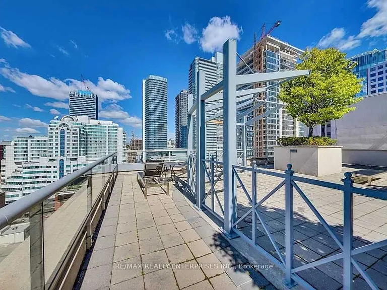 250 Wellington St W #1435 — Photo 45