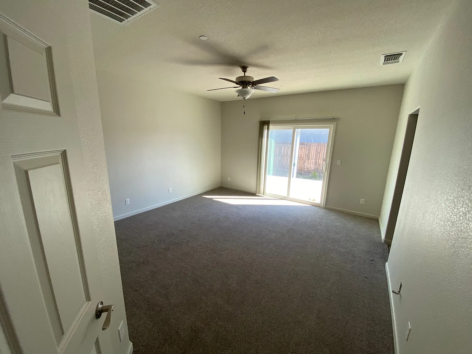 4 bed, 1798 sqft, $2,850 — Photo 4