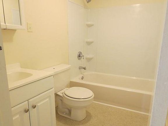 4th image of 404 Polk St