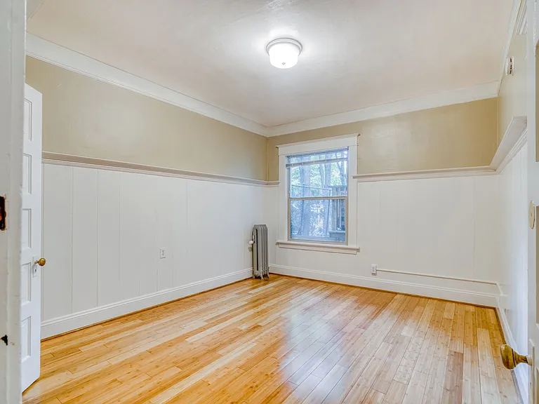 Victorian Apartments — Photo 10