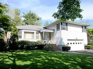 4 Pinewood Rd, White Plains, NY 10605