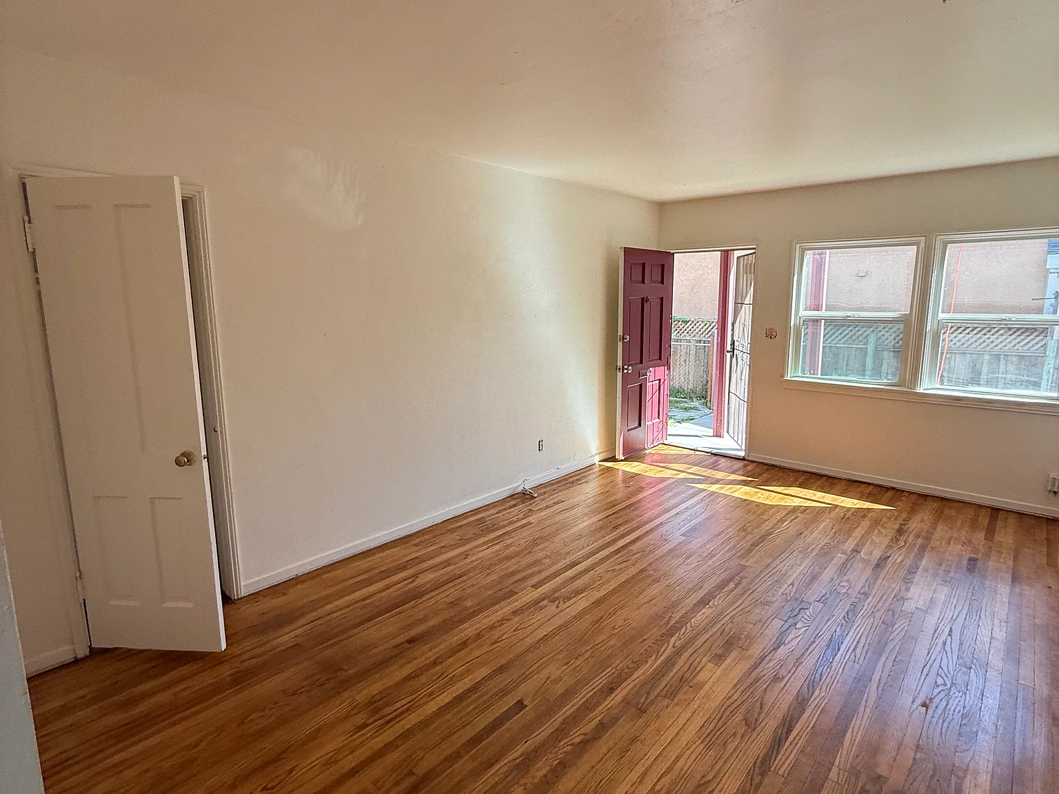 4433 Illinois St — Photo 3
