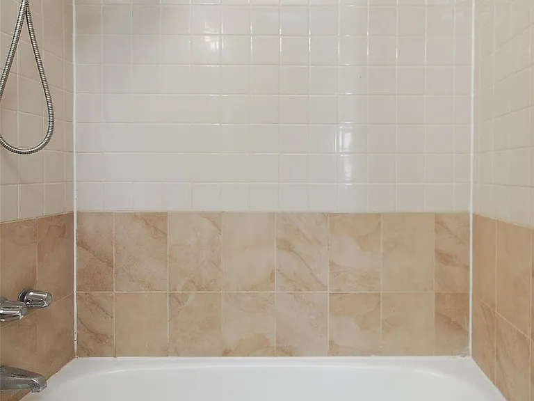 18 Lexington Hl #12 — Photo 32