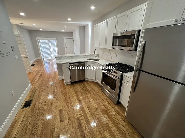 372 Oxford St #2T — Photo 3