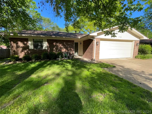 1709 Bois D Arc Ln, Ada, OK 74820