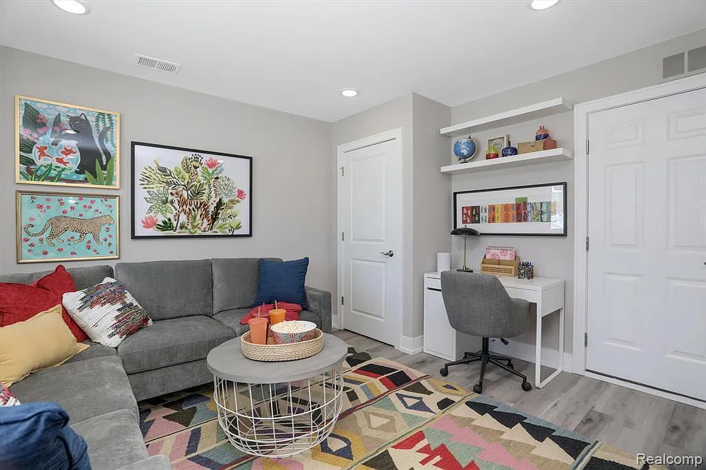 3 bed, 2.5 bath, 1644 sqft, $2,800 — Photo 3