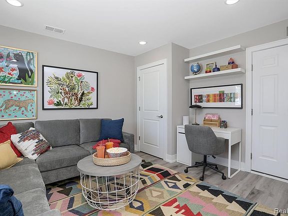 3rd image of 4861 Lismore Ln
