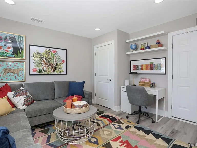 4861 Lismore Ln — Photo 3