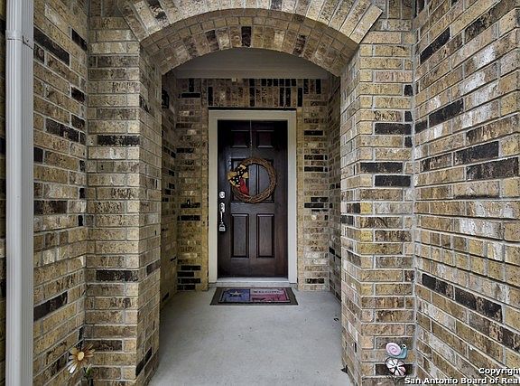 2nd image of 5560 Columbia Dr