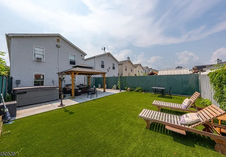 133 Port Ave — Photo 17