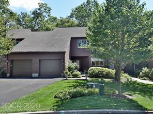 27 Indian Field Ct, Mahwah, NJ 07430