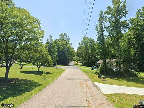 Exterior Neighborhood (street photo)