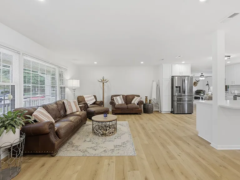 128 Convention Dr — Photo 19