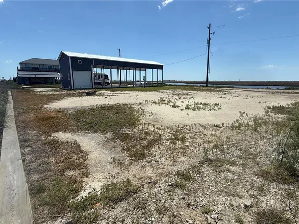 1326 N Tinkle Ln, Crystal Beach, TX 77650