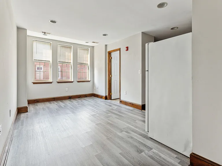 5101-21 Walnut St #27 — Photo 9