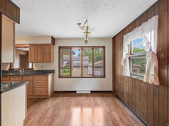 3rd image of 1393 Cottonwood Ln