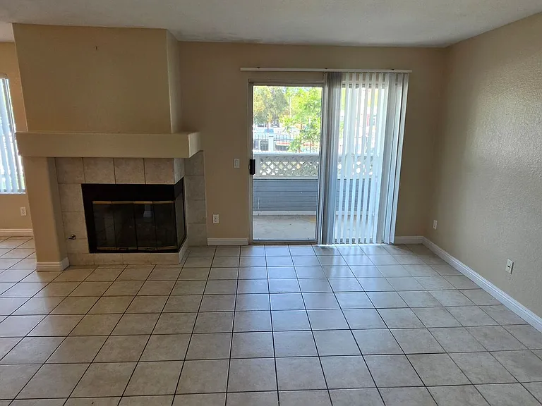 13927 Midland Rd — Photo 3