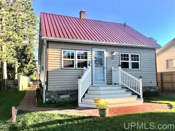329 W Midland Ave, Ironwood, MI 49938