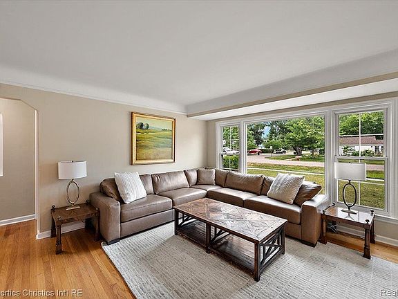 4th image of 32200 Verona Cir